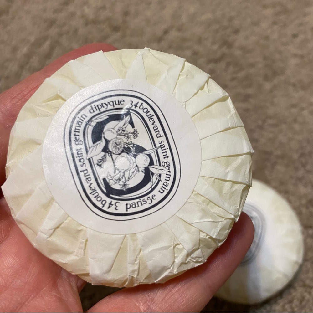 New {Diptyque} Shampoo Bar and Body Wash Bundle | 34 Boulevard Saint Germain - Picture 10 of 13